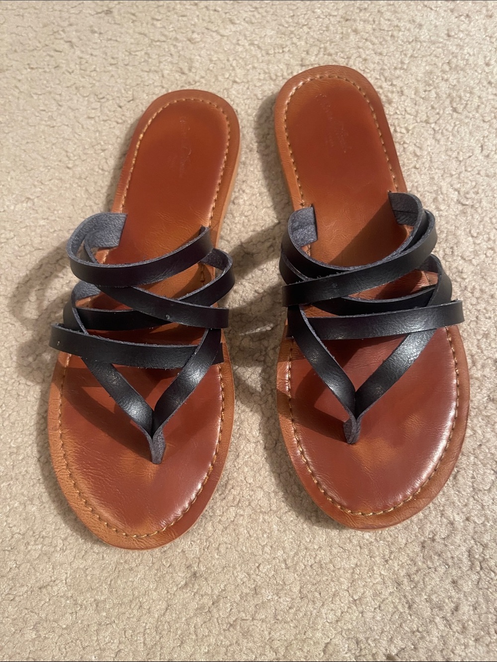 Universal Thread Women’s Black Strappy Slide Sandals